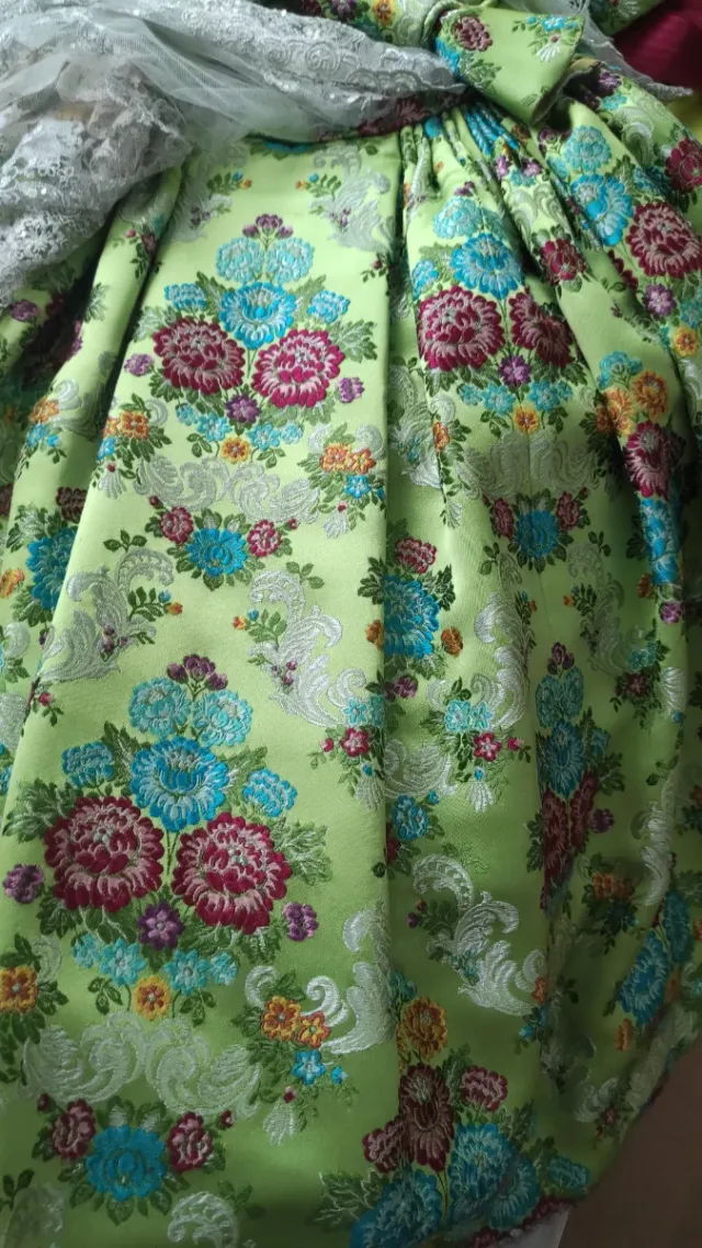 Traje de Fallera Siglo XVIII
Talla de 6 a 10 años.