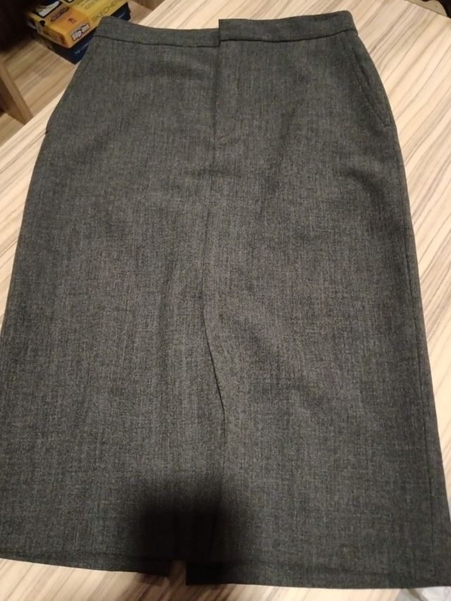 Pantalones Zara Estampados Talla XS
Faldas
Tops