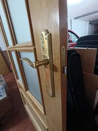 Puerta madera con cristal