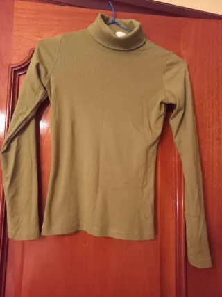 Jersey cuello alto verde oliva