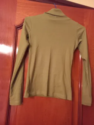 Jersey cuello alto verde oliva