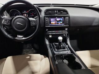Jaguar XE Pure