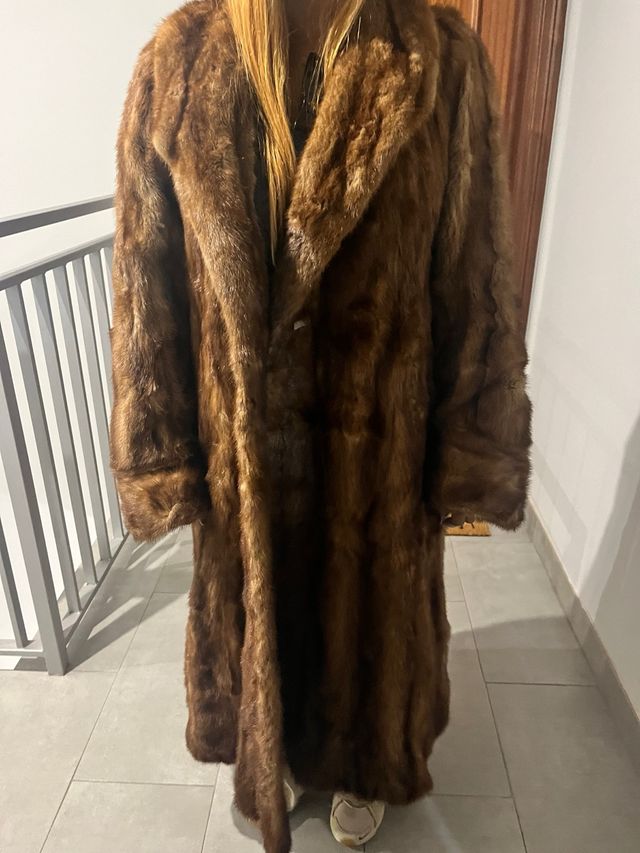 Abrigo largo de piel marrón