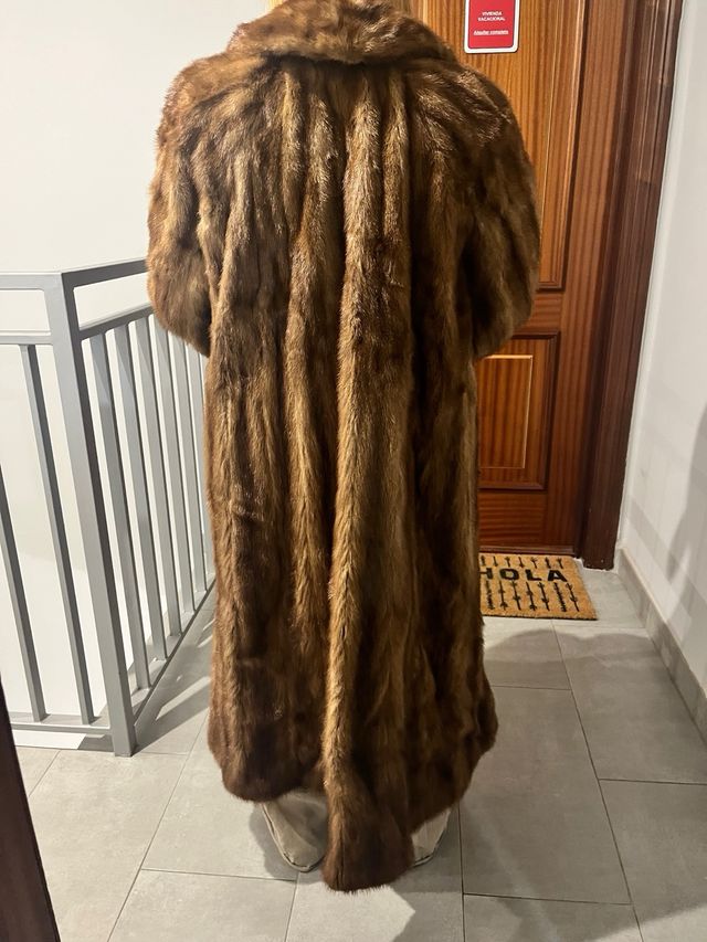 Abrigo largo de piel marrón