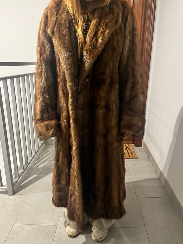 Abrigo largo de piel marrón