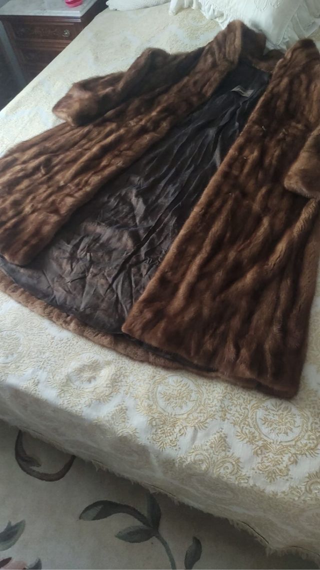 Abrigo largo de piel marrón