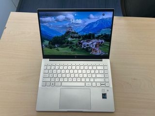 HP Pavilion Plus 14-eh1xxx i5 Plata