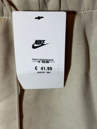Pantalón Nike Beige con Swoosh Blanco