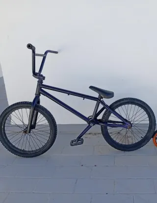 Bicicleta BMX morada