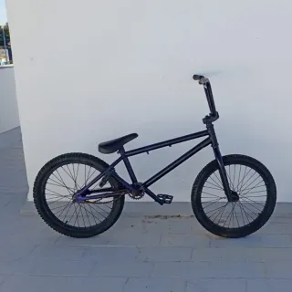 Bicicleta BMX morada