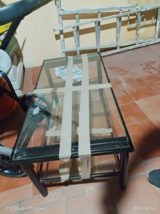 Mesa de cristal y metal negra