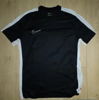 Camiseta Nike Slim Fit Negra y Blanca