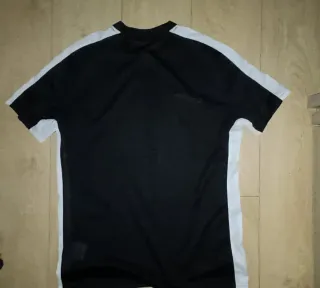 Camiseta Nike Slim Fit Negra y Blanca