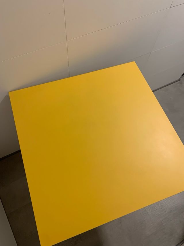 Tavolo da esterno pieghevole giallo