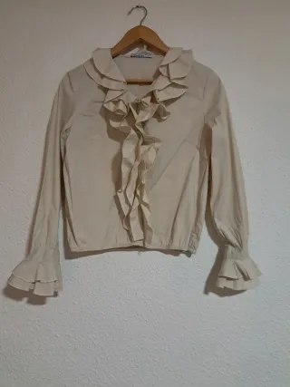 Camisa de volantes beige