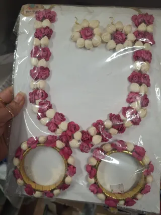 Set gioielli fiori rosa e bianchi