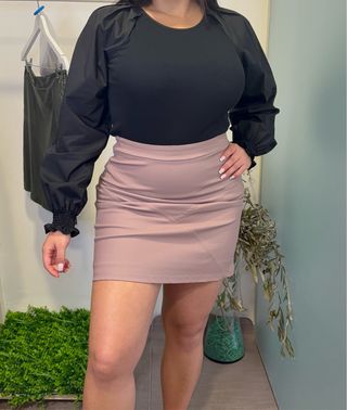 Conjunto Top Negro y Falda Rosa