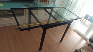 Mesa extensible metal y cristal negro