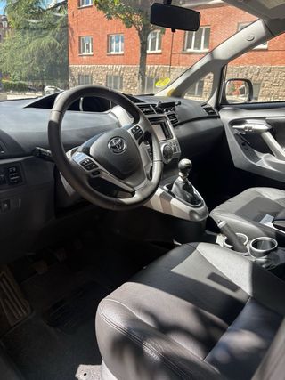 Toyota Verso 2011