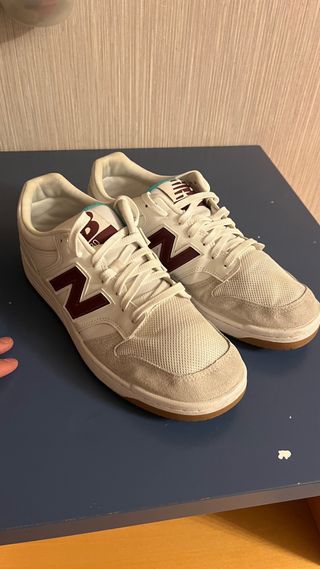 Zapatillas New Balance Beige y Blancas