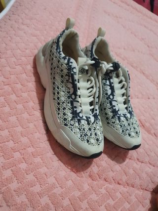 Zapatos Deportivos Blancos y Negros