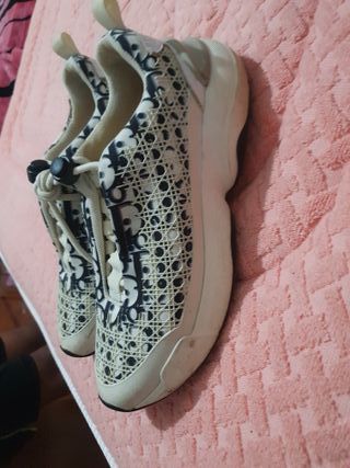 Zapatos Deportivos Blancos y Negros