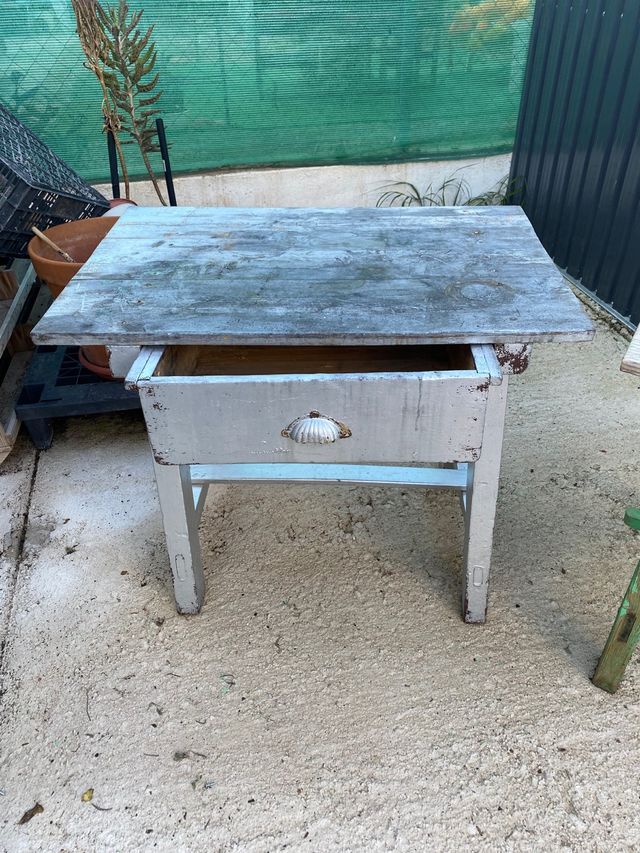 Mesa auxiliar antigua de madera
recoger en casa