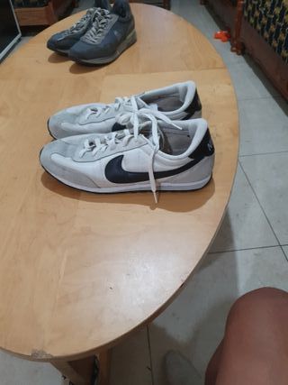 Zapatillas Nike Blancas y Negras