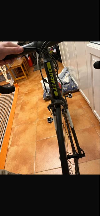 Bicicleta de carretera Giant Negra y Verde
