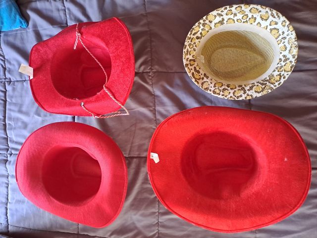 Cappelli Rossi e Beige