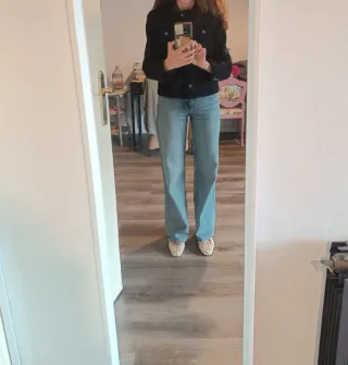 Elegante Chaqueta Negra Massimo Dutti. 