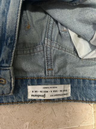 Pantalones vaqueros desgastados