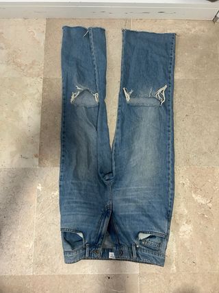 Pantalones vaqueros desgastados