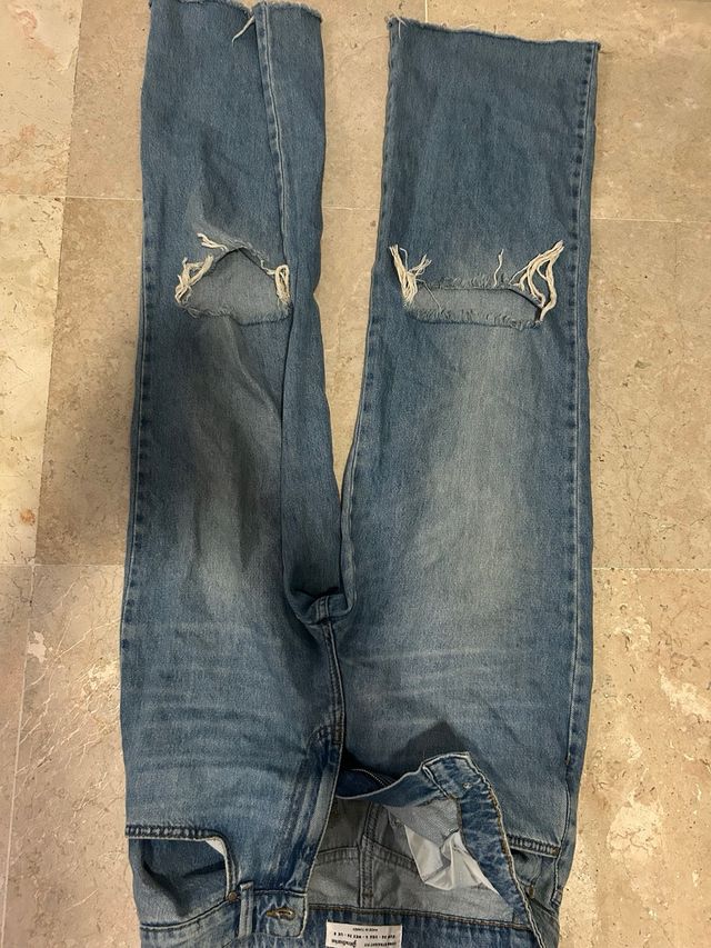 Pantalones vaqueros desgastados