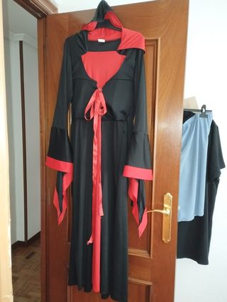 Disfraz Halloween Negro y Rojo
Talla M/L
