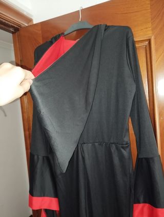 Disfraz Halloween Negro y Rojo
Talla M/L