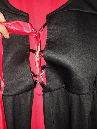 Disfraz Halloween Negro y Rojo
Talla M/L
