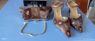Zapatos y bolso de fiesta con pedrería
