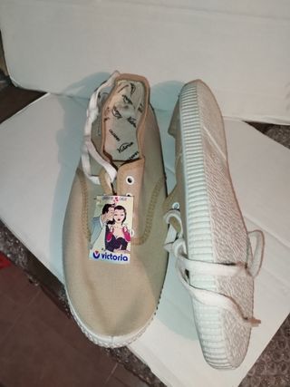 Bambas Victoria Cordones Talla 40 Beige