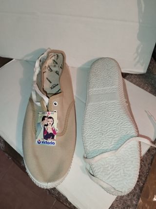 Bambas Victoria Cordones Talla 40 Beige