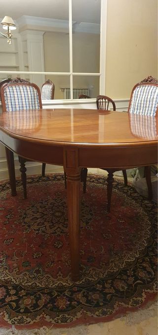 Mesa de comedor y 6 sillas de madera