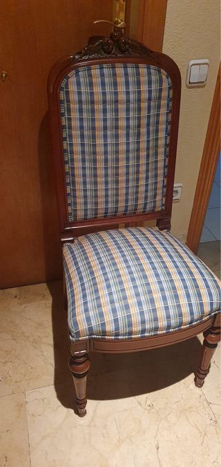 Mesa de comedor y 6 sillas de madera