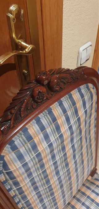 Mesa de comedor y 6 sillas de madera