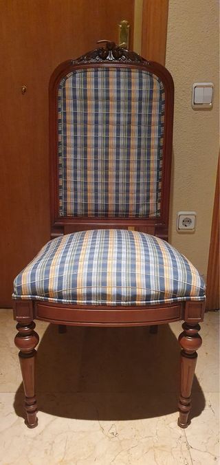 Mesa de comedor y 6 sillas de madera