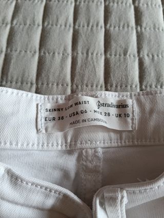 Pantalón blanco Stradivarius T.38