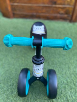 Triciclo para bebé con diseño de gato