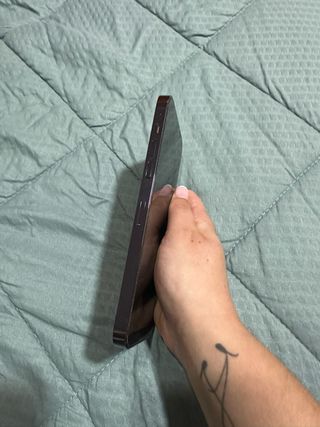 iPhone 14 Pro Max Morado Oscuro