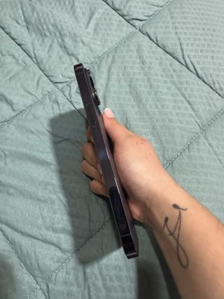 iPhone 14 Pro Max Morado Oscuro