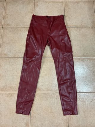 Pantalones polipiel rojos