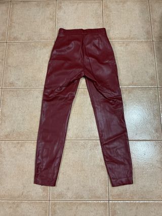 Pantalones polipiel rojos